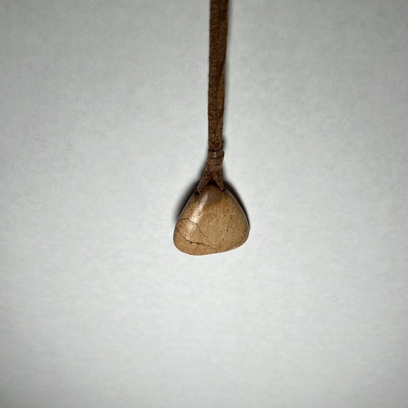 Natural stone pendant necklace with leather cording. - Picture 5 of 5